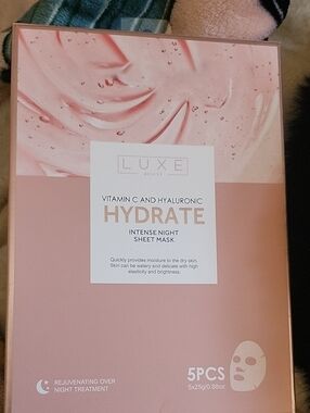 Luxe Beauty Hydrate Vitamin C & Hyaluronic Intense Night Sheet Mask - Pink